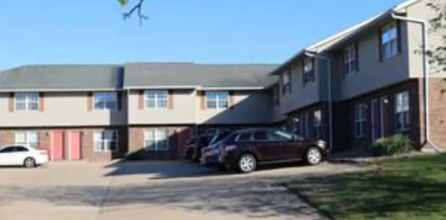 Club Centre 3 BR Townhome (Edwardsville, IL)