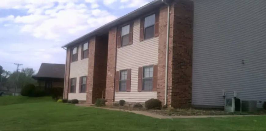 Johnson Hill Rd Apartments (Collinsville, IL)